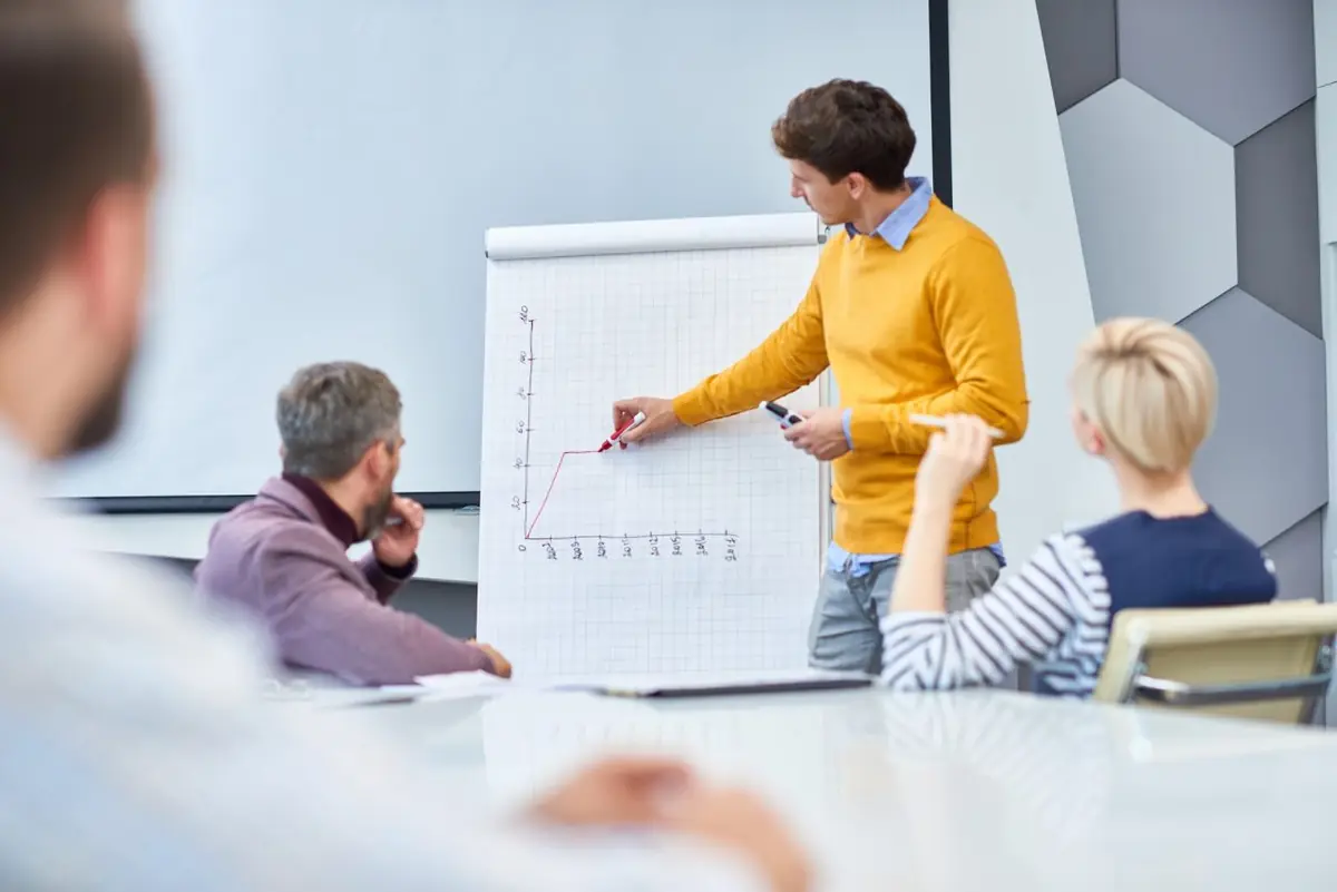 Reunião de marketing em escritório